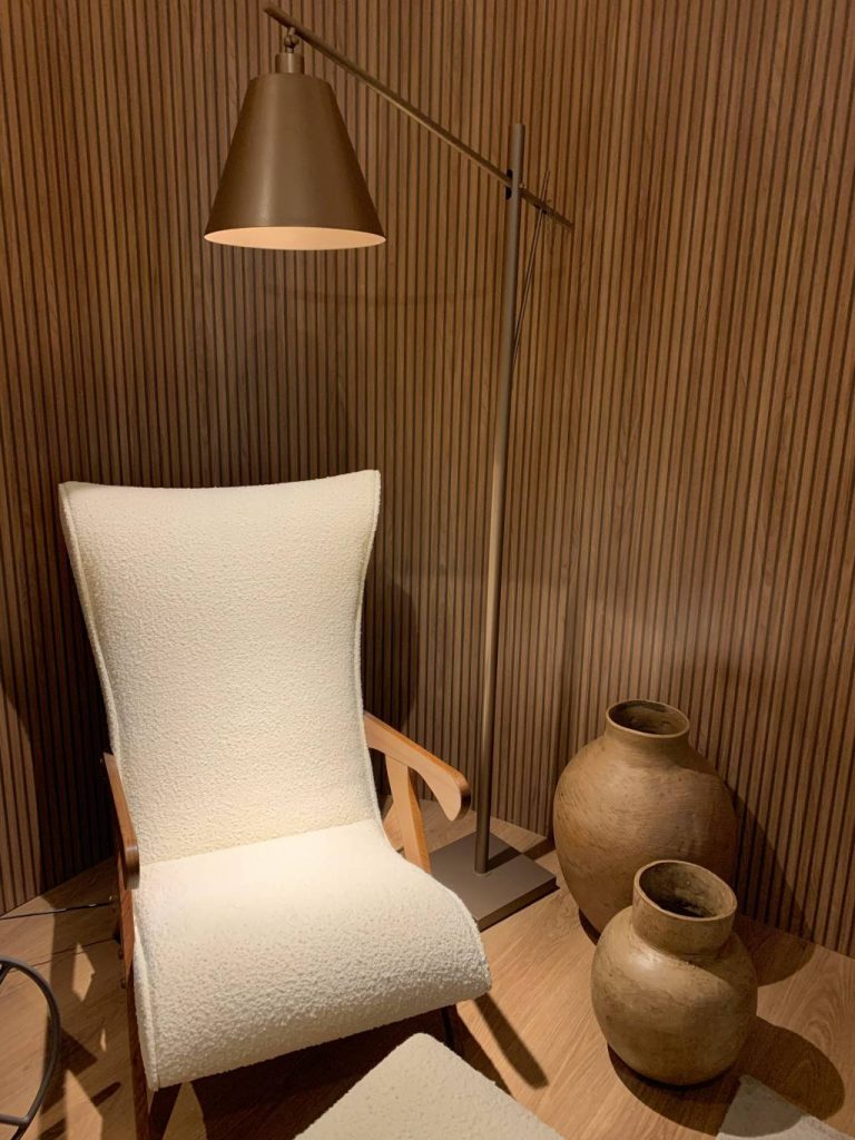 Créer une séparation de pièce élégante avec un panneau tasseau de bois Créer une séparation de pièce élégante avec un panneau tasseau de bois